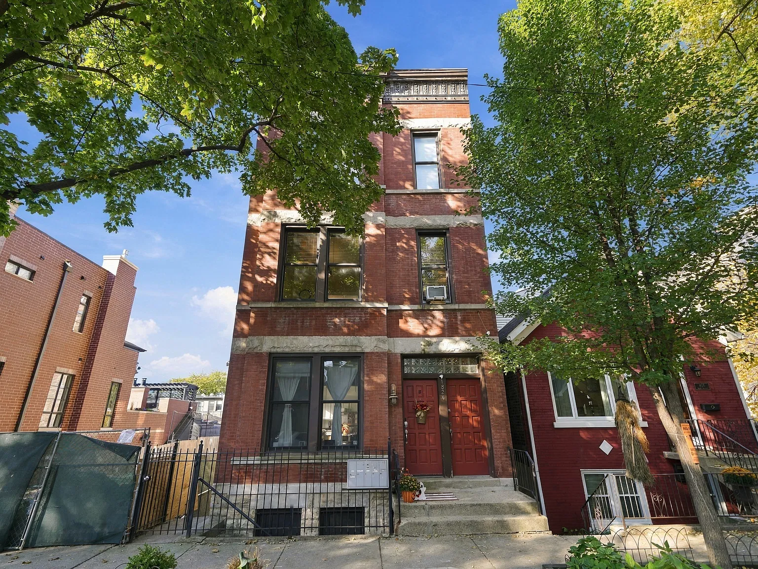 2 bed, 1100 sqft, $2,899 — Photo 2