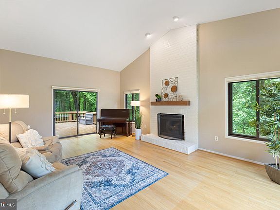 4th image of 11004 Broad Green Dr
