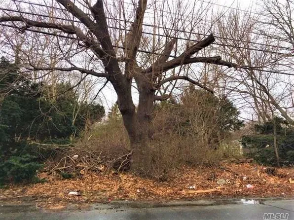 524 Taylor Ave, East Patchogue, NY 11772