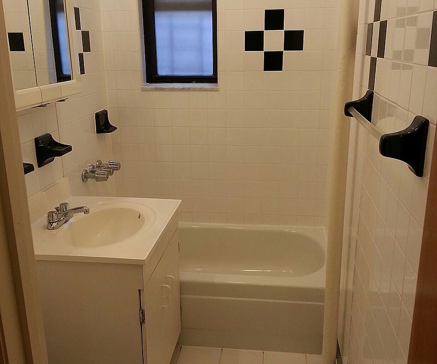 2nd image of 1745 E 16th St APT 5