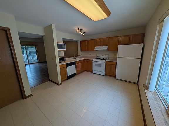 2nd image of 293 W Treehouse Ln