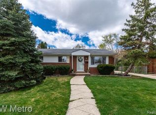 2030 Parliament Dr, Sterling Heights, MI 48310