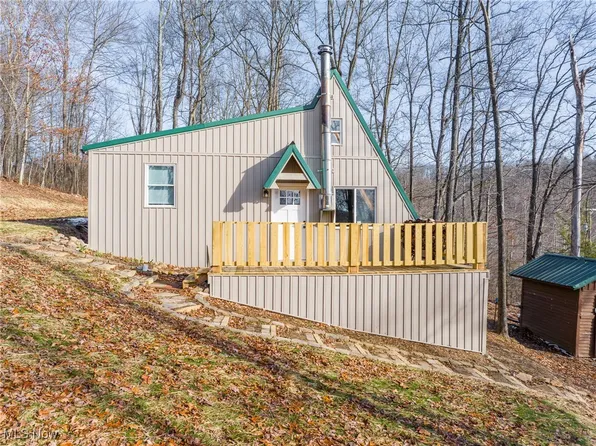 6257 Caddy Rd SW, Bowerston, OH 44695