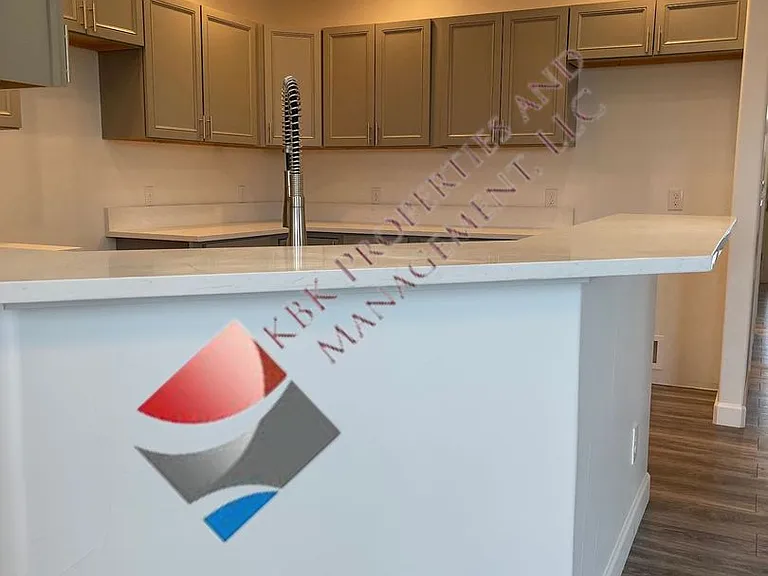 1703 Ross Ave — Photo 11