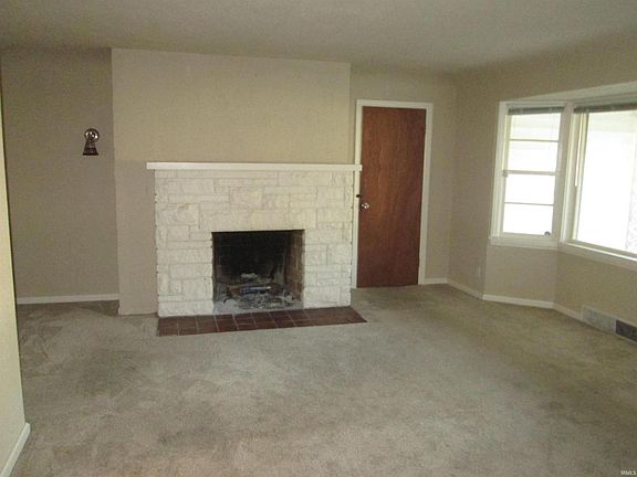 3rd image of 1811 N Tillotson Ave