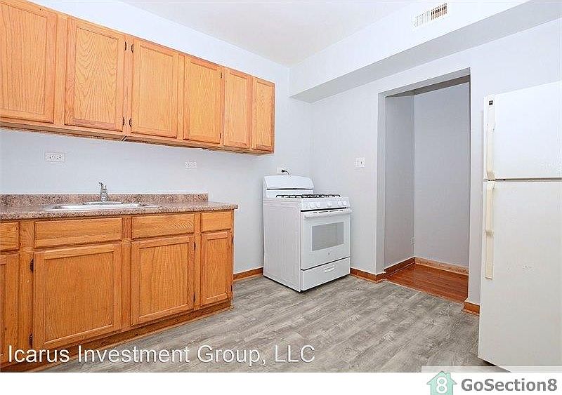 2nd image of 6000 S Albany Ave