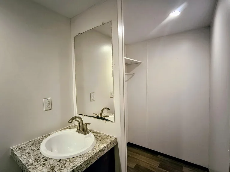 715 Windwood Dr — Photo 14