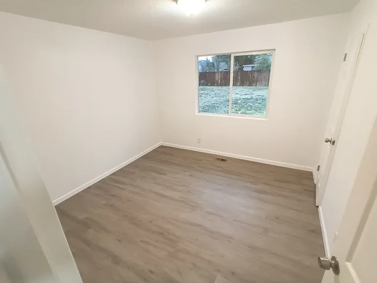 509 Rose Dr — Photo 10