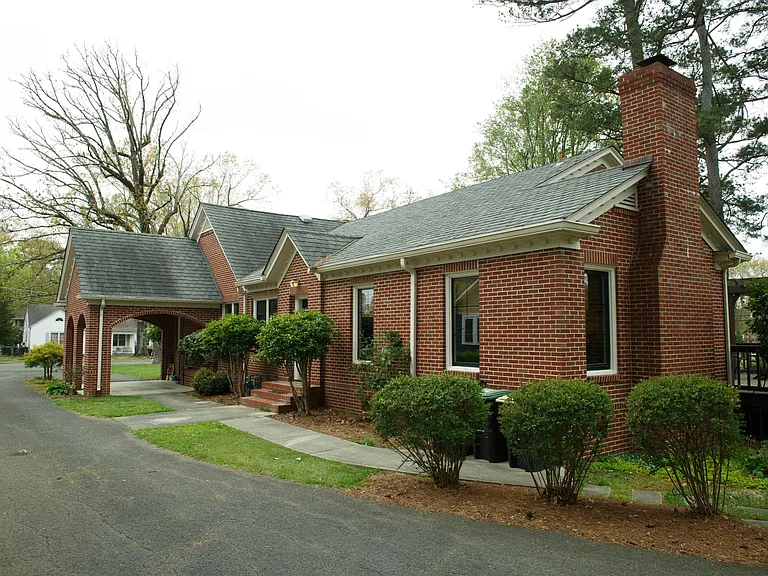 10 Robin St NW — Photo 3