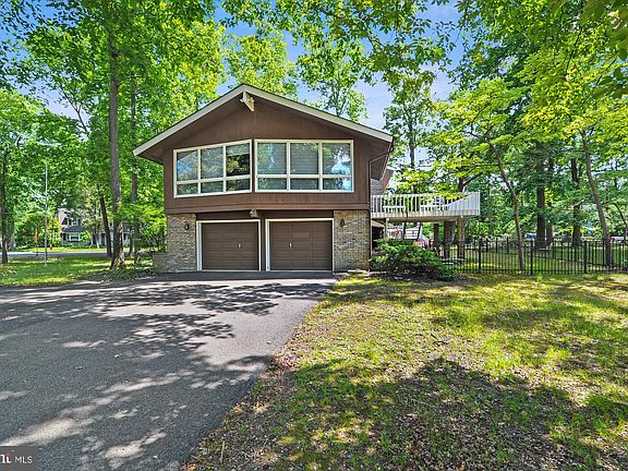 2nd image of 6 Winged Foot Rd
