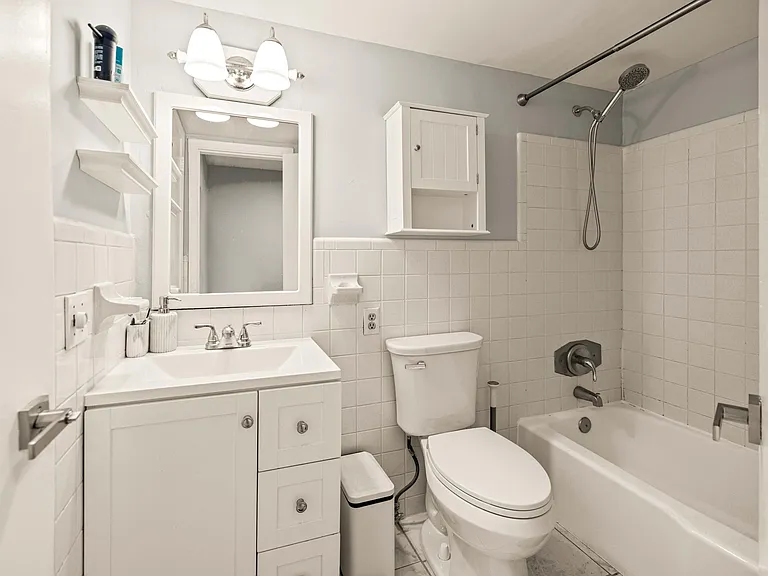 1900 NE 8th Ct #104 — Photo 14
