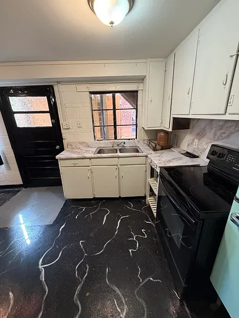 3 bed, 950 sqft, $1,300 — Photo 4