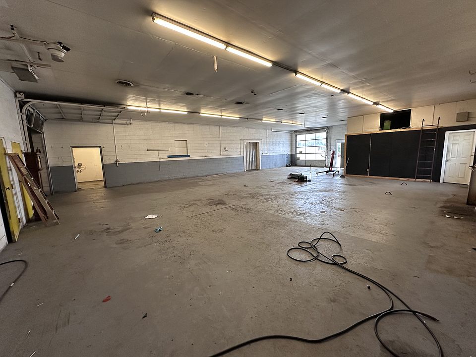 Building Photo 3