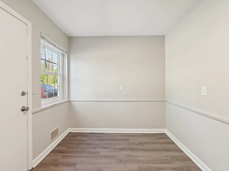 Worthington Court Townhomes — Photo 8