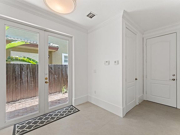 4th image of 610 SW 10th Street #610