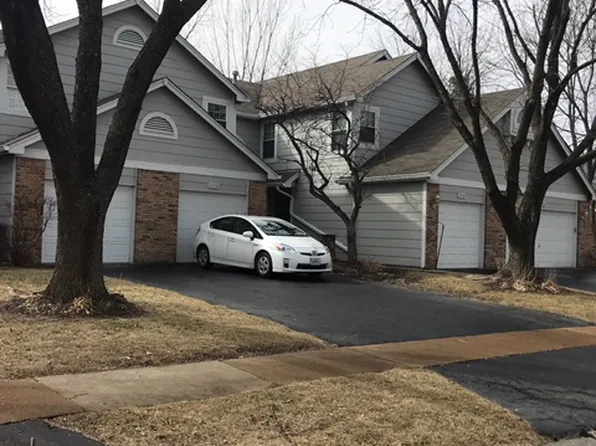 12039 Autumn Lakes Dr, Maryland Heights, MO 63043