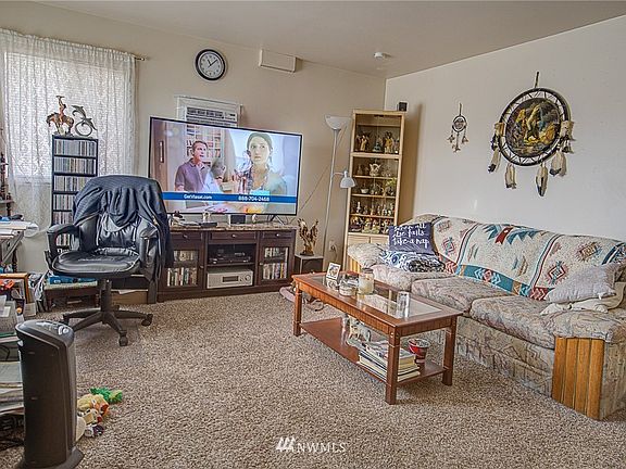 3rd image of 1225 1227 Arlington Drive