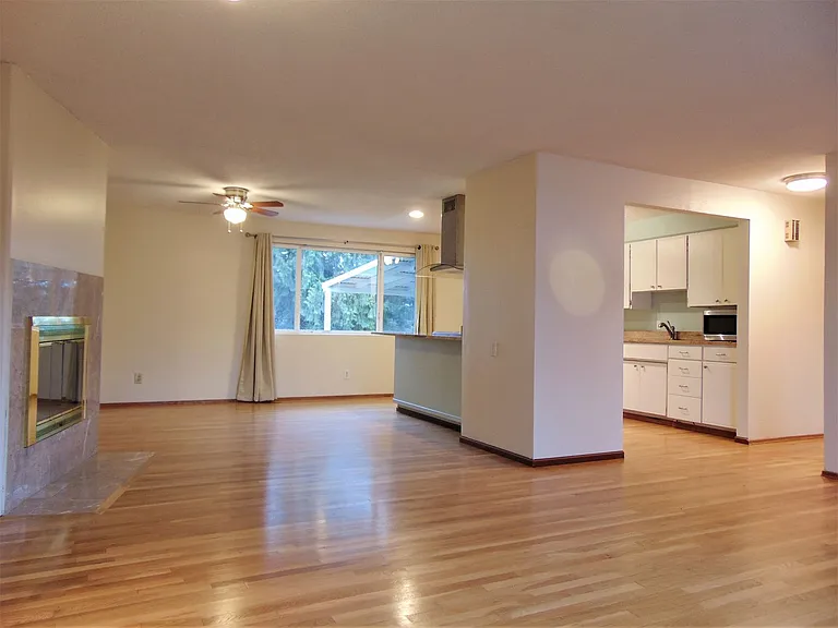 9821 S 212th St — Photo 3