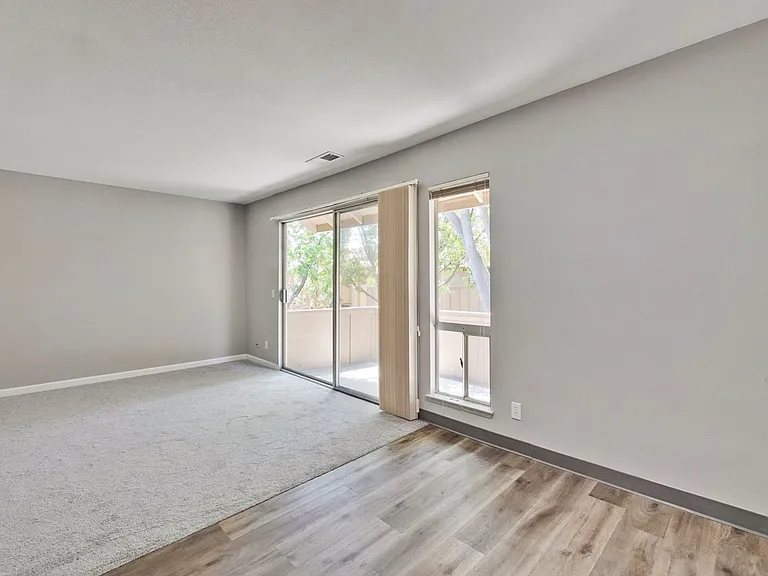 2466 W Bayshore Rd #4 — Photo 4
