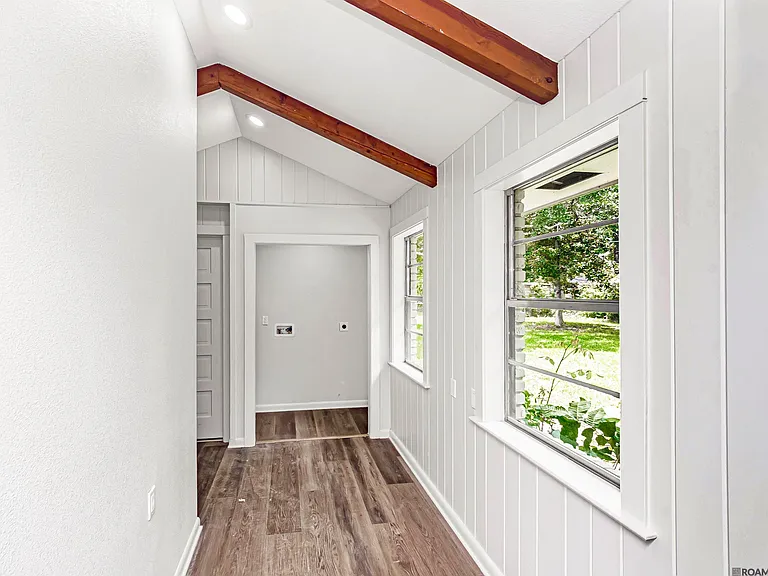535 Thornwood Dr — Photo 8