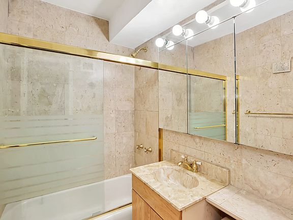 5th image of 440 E 62nd St APT 3F