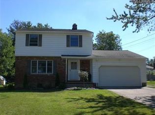 7037 Edgecliff Dr, Parma, OH