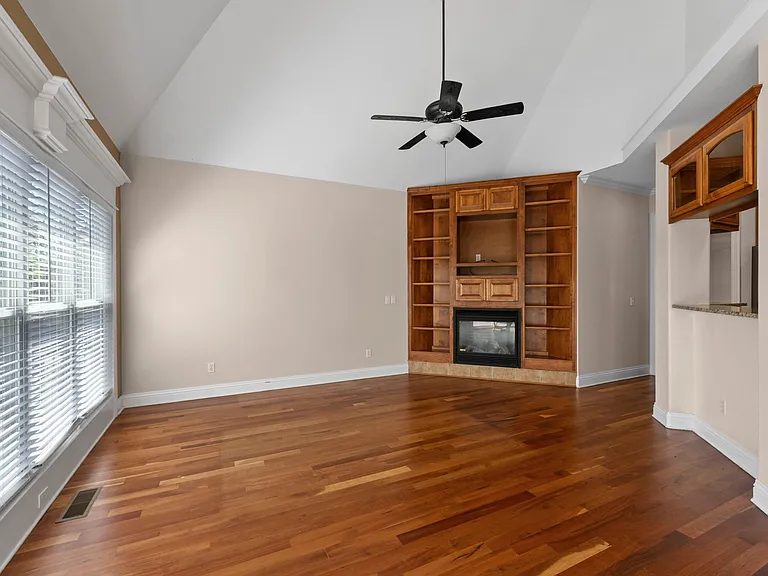 3902 NE Cadbury Ave — Photo 29