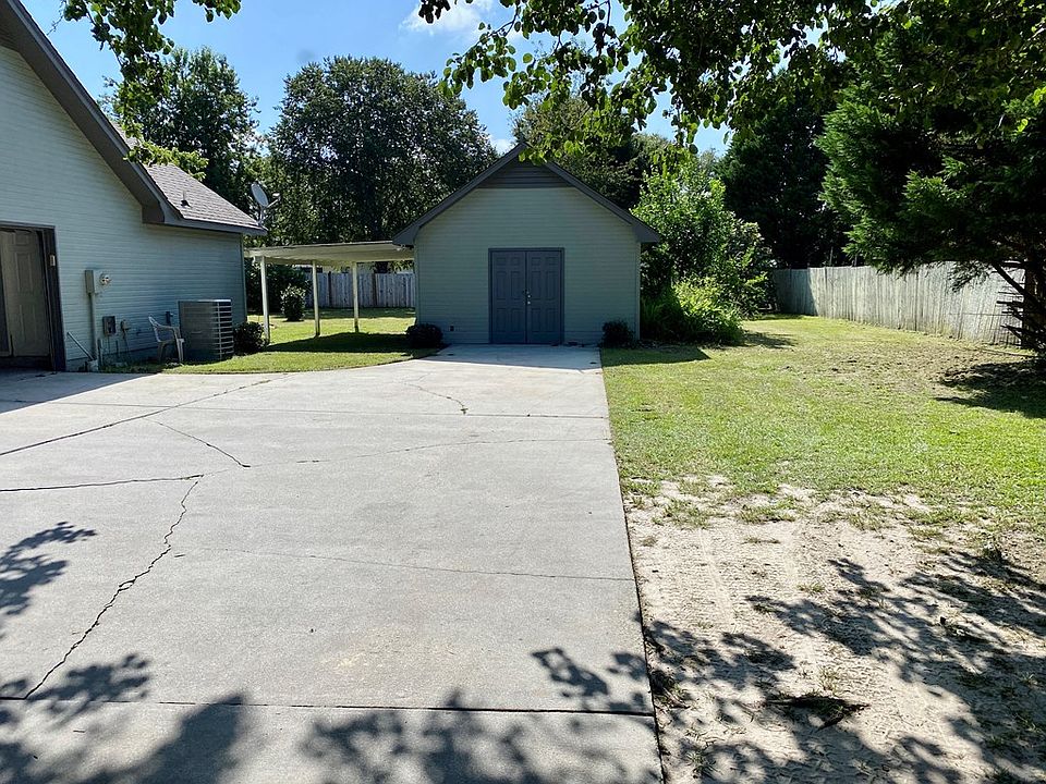 1402 Pebblewood Dr, Adel, GA 31620 Zillow