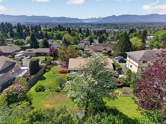 4th image of 680 View Ave