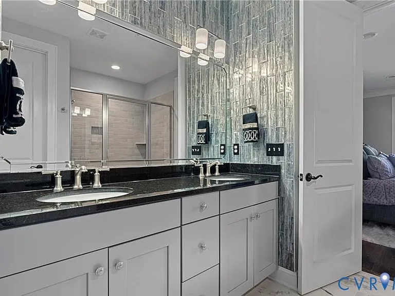 444 W 6th St — Photo 19