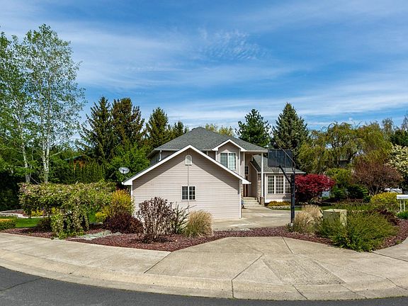3rd image of 740 SE Meadow Vale Dr