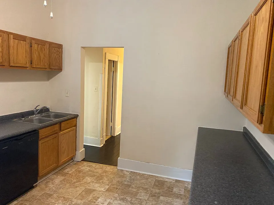 560-1 E High St