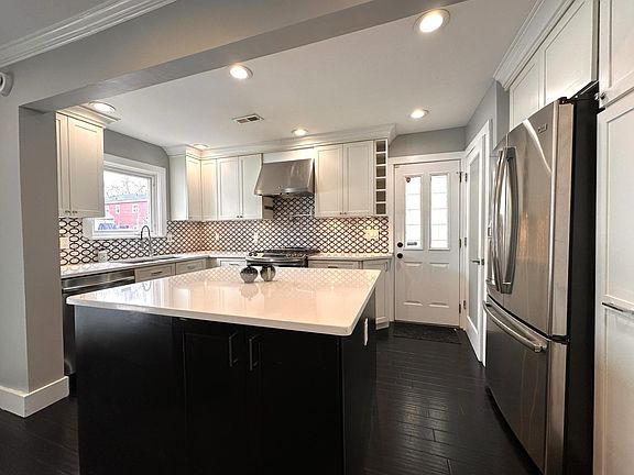 2nd image of 286 Clendenny Ave