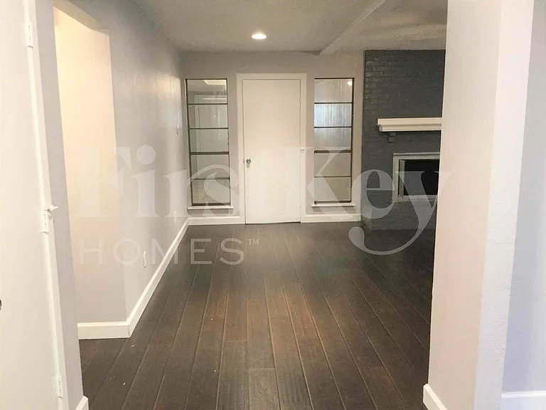 1309 Monterrey Dr — Photo 3