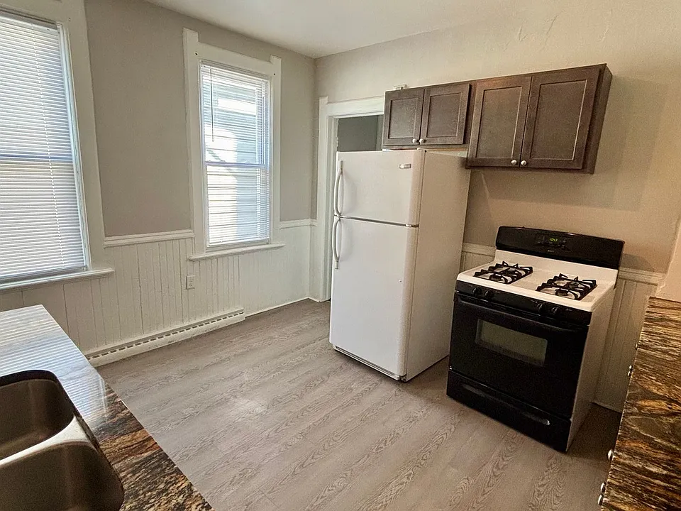 1207 E Kane Pl