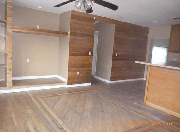 4th image of 21507 Meehan Ave