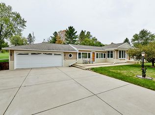 30225 Hickory Ln, Burlington, WI