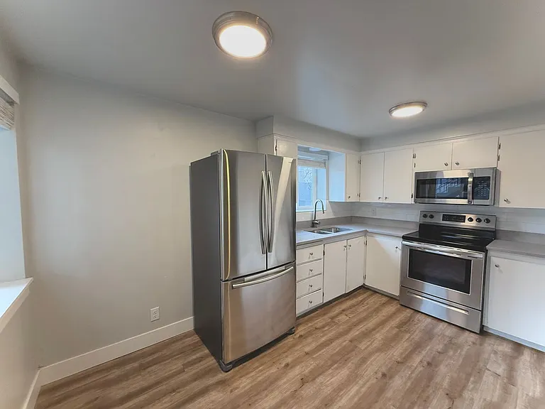 181 E Helm Ave #B — Photo 3