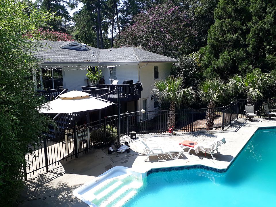 Pool and back garden
