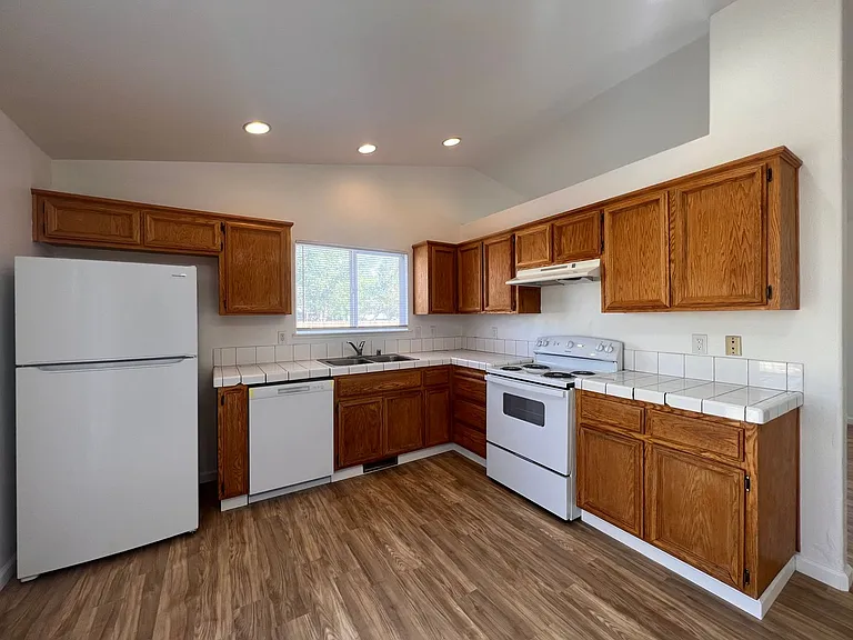 757 Tamsen Rd — Photo 14