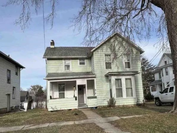 614 E Pleasant St, Freeport, IL 61032