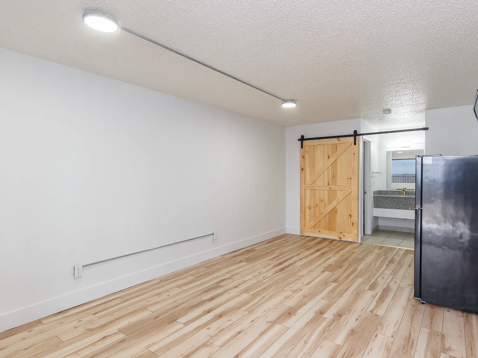 Studio, 300 sqft, $725 — Photo 3