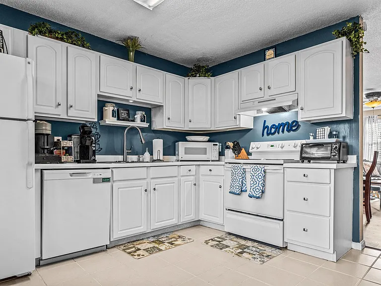 100 Woodstone Dr #18 — Photo 6