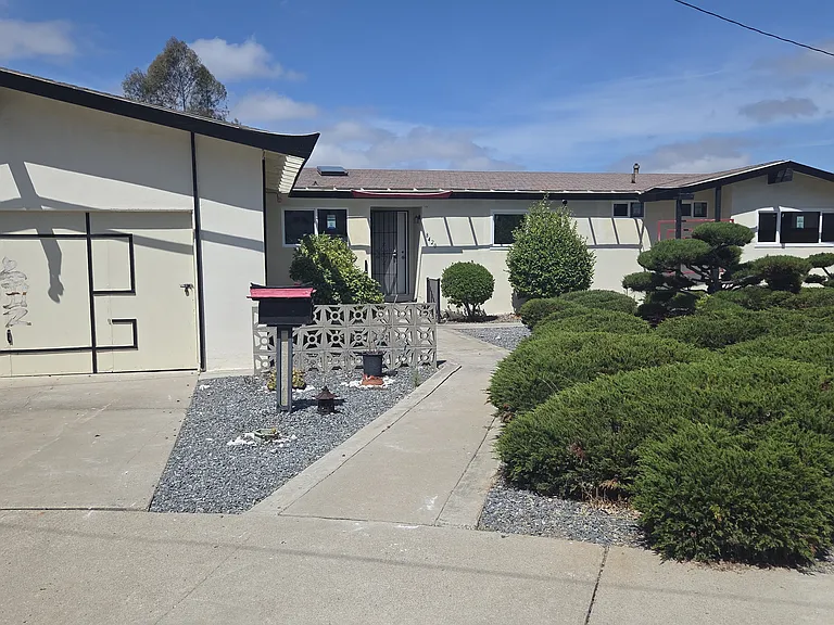 8420 Royce Ct — Photo 1