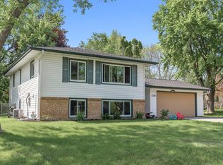 1789 Serpentine Dr, Eagan, MN 55122