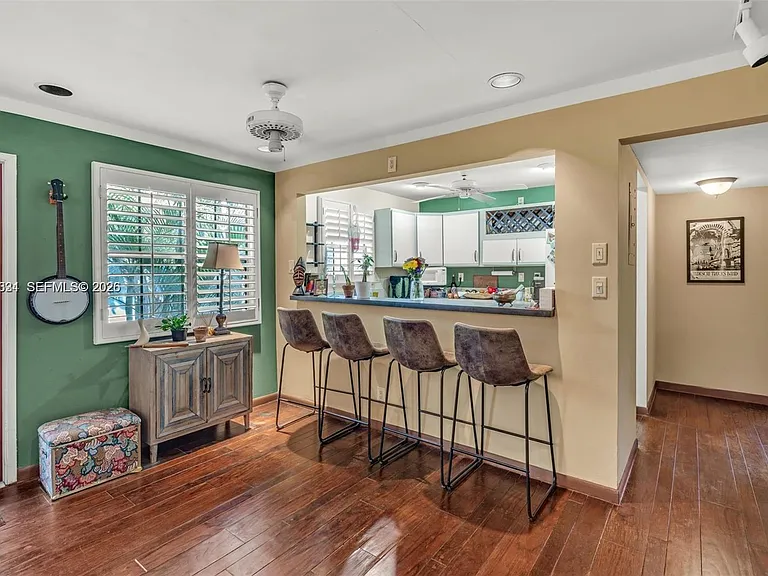 320 SE 10th Ave #D — Photo 7