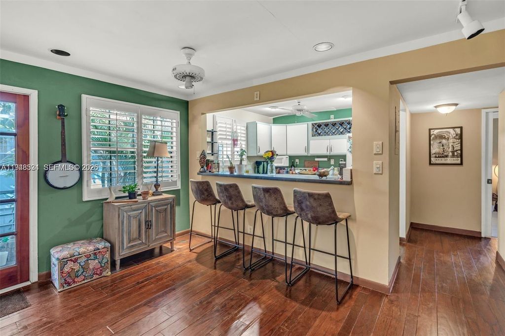 320 SE 10th Ave APT D, photo 7