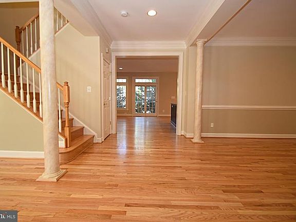 2nd image of 332 Oak Knoll Dr