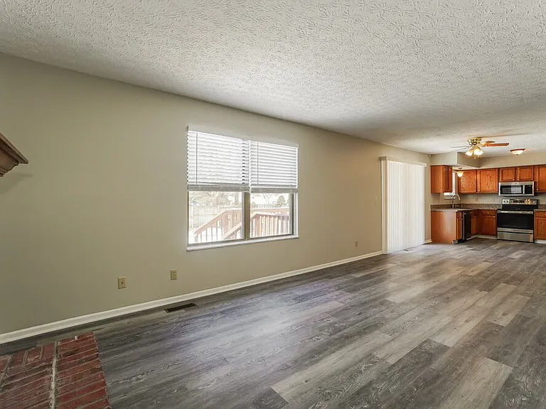 2719 Raphael Dr — Photo 5