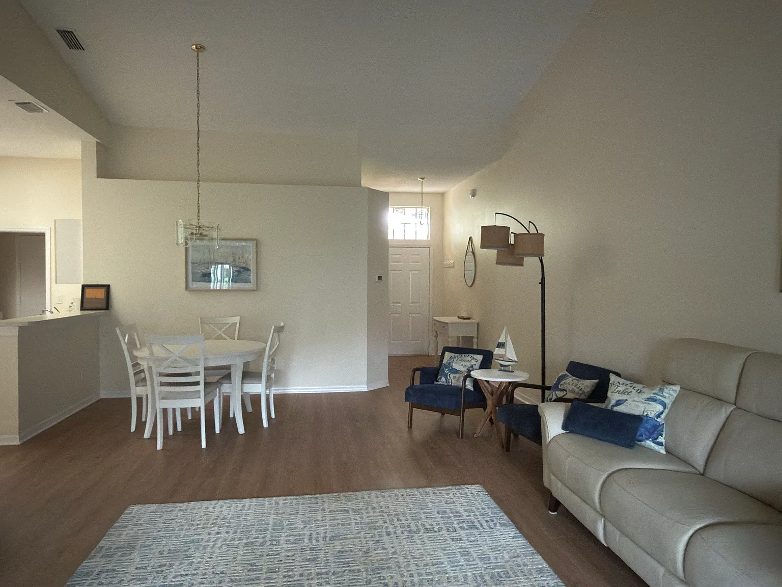 2 bed, 1125 sqft, $1,900 — Photo 3